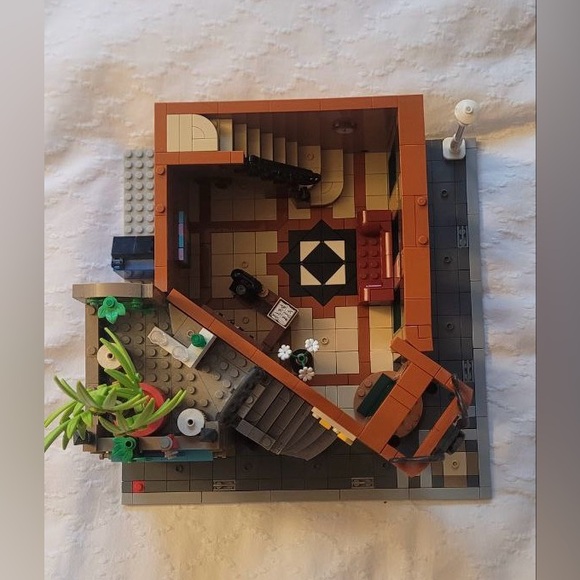 LEGO Icons: Boutique Hotel (10297) Completed Set With Minifigures - Picture 6 of 10